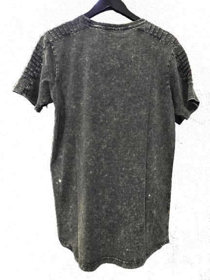 CREW NECK PIN-TUCKING SLEEVE T-SHIRT